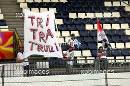 04.05.2006 Nürburg, Germany,  fans of Jarno Trulli (ITA), Toyota Racing - Formula 1 World Championship, Rd 5, European Grand Prix, Thursday