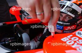 14.07.2006 Magny Cours, France,  Christijan Albers (NED), Midland F1 Racing M16, adjusting his mirrors with a mechanic - Formula 1 World Championship, Rd 11, French Grand Prix, Friday Practice