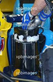 14.07.2006 Magny Cours, France,  Mechanics using dry ice to cool the car - Formula 1 World Championship, Rd 11, French Grand Prix, Friday