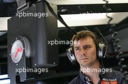 14.07.2006 Magny Cours, France,  Midland MF1 Racing, Team member in the garage - Formula 1 World Championship, Rd 11, French Grand Prix, Friday Practice