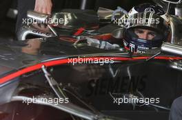 14.07.2006 Magny Cours, France,  Pedro de la Rosa (ESP), Test Driver, McLaren Mercedes, Pitlane, Box, Garage, prepares for Free Practice - Formula 1 World Championship, Rd 11, French Grand Prix, Friday Practice