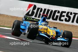 14.07.2006 Magny Cours, France,  Fernando Alonso (ESP), Renault F1 Team R26, juming over the kurbstone - Formula 1 World Championship, Rd 11, French Grand Prix, Friday Practice