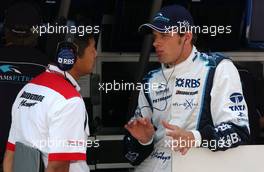 14.07.2006 Magny Cours, France,  Alexander Wurz (AUT), Test driver WilliamsF1 Team, Portrait, talking with a Bridgestone tyre engineer - Formula 1 World Championship, Rd 11, French Grand Prix, Friday Practice