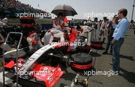 16.07.2006 Magny Cours, France,  Midland MF1 Racing, M16, on the Grid - Formula 1 World Championship, Rd 11, French Grand Prix, Sunday Pre-Race Grid