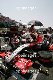 16.07.2006 Magny Cours, France,  Midland MF1 Racing, M16, On the grid - Formula 1 World Championship, Rd 11, French Grand Prix, Sunday Pre-Race Grid