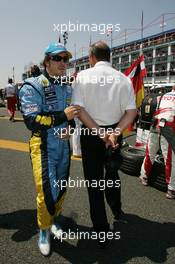 16.07.2006 Magny Cours, France,  Fernando Alonso (ESP), Renault F1 Team with Ron Dennis (GBR), McLaren, Team Principal, Chairman - Formula 1 World Championship, Rd 11, French Grand Prix, Sunday Pre-Race Grid