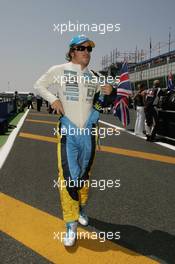 16.07.2006 Magny Cours, France,  Fernando Alonso (ESP), Renault F1 Team - Formula 1 World Championship, Rd 11, French Grand Prix, Sunday Pre-Race Grid