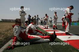 16.07.2006 Magny Cours, France,  Toyota Mechanics relax before the grid is formed - Formula 1 World Championship, Rd 11, French Grand Prix, Sunday Pre-Race Grid