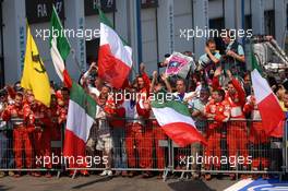 16.07.2006 Magny Cours, France,  Ferrari mechanics going wild - Formula 1 World Championship, Rd 11, French Grand Prix, Sunday Podium