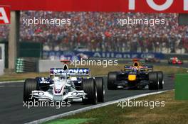 16.07.2006 Magny Cours, France,  Nick Heidfeld (GER), BMW Sauber F1 Team F1.06, leads David Coulthard (GBR), Red Bull Racing RB2 - Formula 1 World Championship, Rd 11, French Grand Prix, Sunday Race