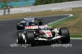 16.07.2006 Magny Cours, France,  Jenson Button (GBR), Honda Racing F1 Team, RA106 leads Nico Rosberg (GER), WilliamsF1 Team, FW28 Cosworth - Formula 1 World Championship, Rd 11, French Grand Prix, Sunday Race