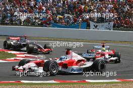 16.07.2006 Magny Cours, France,  Jarno Trulli (ITA), Toyota Racing, TF106, Ralf Schumacher (GER), Toyota Racing, TF106, Kimi Raikkonen (FIN), Räikkönen, McLaren Mercedes, MP4-21 - Formula 1 World Championship, Rd 11, French Grand Prix, Sunday Race