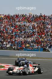 16.07.2006 Magny Cours, France,  Jenson Button (GBR), Honda Racing F1 Team, RA106 and Nico Rosberg (GER), WilliamsF1 Team, FW28 Cosworth - Formula 1 World Championship, Rd 11, French Grand Prix, Sunday Race