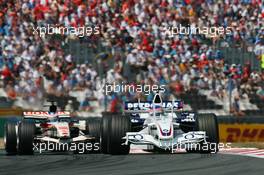 16.07.2006 Magny Cours, France,  Jacques Villeneuve (CDN), BMW Sauber F1 Team, F1.06 leads Jenson Button (GBR), Honda Racing F1 Team, RA106 - Formula 1 World Championship, Rd 11, French Grand Prix, Sunday Race