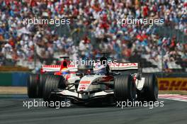 16.07.2006 Magny Cours, France,  Jenson Button (GBR), Honda Racing F1 Team, RA106 leads Felipe Massa (BRA), Scuderia Ferrari, 248 F1 - Formula 1 World Championship, Rd 11, French Grand Prix, Sunday Race