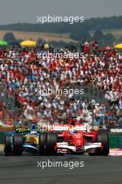 16.07.2006 Magny Cours, France,  Felipe Massa (BRA), Scuderia Ferrari 248 F1, leads Fernando Alonso (ESP), Renault F1 Team R26 - Formula 1 World Championship, Rd 11, French Grand Prix, Sunday Race