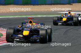 16.07.2006 Magny Cours, France,  David Coulthard (GBR), Red Bull Racing RB2, leads Christian Klien (AUT), Red Bull Racing RB2 - Formula 1 World Championship, Rd 11, French Grand Prix, Sunday Race