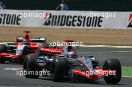 16.07.2006 Magny Cours, France,  Kimi Raikkonen (FIN), Räikkönen, McLaren Mercedes, MP4-21 leads Christijan Albers (NED), Midland MF1 Racing, Toyota M16 - Formula 1 World Championship, Rd 11, French Grand Prix, Sunday Race