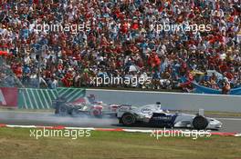 16.07.2006 Magny Cours, France,  Jacques Villeneuve (CDN), BMW Sauber F1 Team, F1.06 locks up overtaking Rubens Barrichello (BRA), Honda Racing F1 Team, RA106 - Formula 1 World Championship, Rd 11, French Grand Prix, Sunday Race