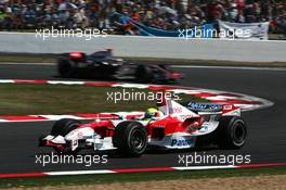 16.07.2006 Magny Cours, France,  Ralf Schumacher (GER), Toyota Racing TF106, leading Kimi Raikkonen (FIN), Team West McLaren Mercedes MP4-21 - Formula 1 World Championship, Rd 11, French Grand Prix, Sunday Race