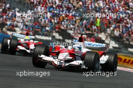 16.07.2006 Magny Cours, France,  Jarno Trulli (ITA), Toyota Racing TF106, leads Ralf Schumacher (GER), Toyota Racing TF106 - Formula 1 World Championship, Rd 11, French Grand Prix, Sunday Race