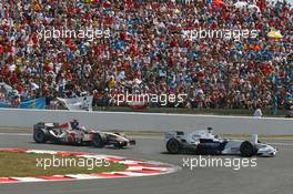 16.07.2006 Magny Cours, France,  Jacques Villeneuve (CDN), BMW Sauber F1 Team, F1.06 locks up overtaking Rubens Barrichello (BRA), Honda Racing F1 Team, RA106  - Formula 1 World Championship, Rd 11, French Grand Prix, Sunday Race