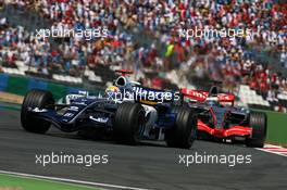 16.07.2006 Magny Cours, France,  Mark Webber (AUS), WilliamsF1 Team FW28, leads Pedro de la Rosa (ESP), Team McLaren Mercedes MP4-21 - Formula 1 World Championship, Rd 11, French Grand Prix, Sunday Race