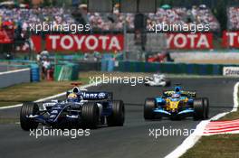 16.07.2006 Magny Cours, France,  Mark Webber (AUS), WilliamsF1 Team FW28, leads Giancarlo Fisichella (ITA), Renault F1 Team R26 - Formula 1 World Championship, Rd 11, French Grand Prix, Sunday Race