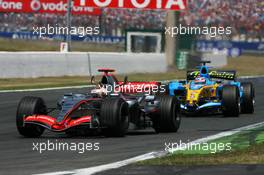 16.07.2006 Magny Cours, France,  Kimi Raikkonen (FIN), Team West McLaren Mercedes MP4-21, leads Giancarlo Fisichella (ITA), Renault F1 Team R26 - Formula 1 World Championship, Rd 11, French Grand Prix, Sunday Race