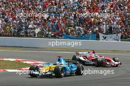 16.07.2006 Magny Cours, France,  Fernando Alonso (ESP), Renault F1 Team, R26 and Jarno Trulli (ITA), Toyota Racing, TF106 - Formula 1 World Championship, Rd 11, French Grand Prix, Sunday Race