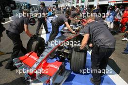 15.07.2006 Magny Cours, France,  Pedro de la Rosa (ESP), Team McLaren Mercedes MP4-21, returning to the pits - Formula 1 World Championship, Rd 11, French Grand Prix, Saturday Practice