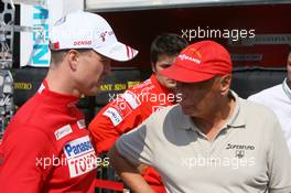 15.07.2006 Magny Cours, France,  Ralf Schumacher (GER), Toyota Racing, Portrait, talking with Niki Lauda (AUT) - Formula 1 World Championship, Rd 11, French Grand Prix, Saturday Practice