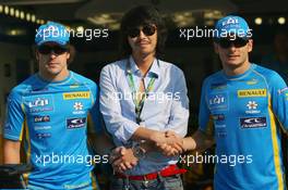 15.07.2006 Magny Cours, France,  Fernando Alonso (ESP), Renault F1 Team, Giancarlo Fisichella (ITA), Renault F1 Team, Renault F1 Team, Shark Livery - Formula 1 World Championship, Rd 11, French Grand Prix, Saturday