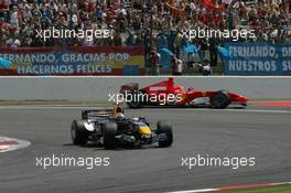 15.07.2006 Magny Cours, France,  David Coulthard (GBR), Red Bull Racing, RB2 and Michael Schumacher (GER), Scuderia Ferrari, 248 F1  - Formula 1 World Championship, Rd 11, French Grand Prix, Saturday Qualifying