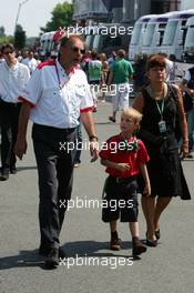 16.07.2006 Magny Cours, France,  Kees van de Grint (NED), Bridgestone Tyre Engineer, with his wide and son - Formula 1 World Championship, Rd 11, French Grand Prix, Sunday