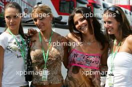 16.07.2006 Magny Cours, France,  Girls in the paddock - Formula 1 World Championship, Rd 11, French Grand Prix, Sunday