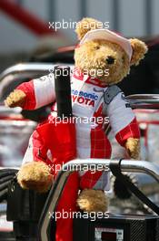 16.07.2006 Magny Cours, France,  Toyota mascotte - Formula 1 World Championship, Rd 11, French Grand Prix, Sunday