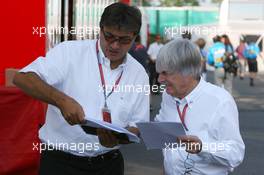 16.07.2006 Magny Cours, France,  Pasquale Lattuneddu (ITA), Chief Operations FOM (left), talking with Bernie Ecclestone (GBR), CEO of Formula One Management (FOM) - Formula 1 World Championship, Rd 11, French Grand Prix, Sunday