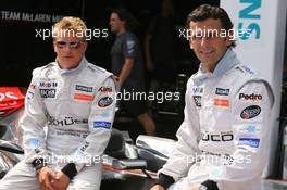 13.07.2006 Magny Cours, France,  Kimi Raikkonen (FIN), Räikkönen, McLaren Mercedes, with his new team-mate Pedro de la Rosa (ESP), McLaren Mercedes - Formula 1 World Championship, Rd 11, French Grand Prix, Thursday