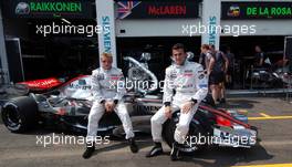 13.07.2006 Magny Cours, France,  Kimi Raikkonen (FIN), Team McLaren Mercedes, Portrait (left) and his new team mate Pedro de la Rosa (ESP), Team McLaren Mercedes, Portrait (right) - Formula 1 World Championship, Rd 11, French Grand Prix, Thursday