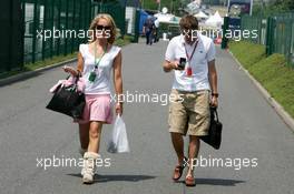 13.07.2006 Magny Cours, France,  Christijan Albers (NED), Midland F1 Racing, with his girlfriend Liselore Kooijman (NED) - Formula 1 World Championship, Rd 11, French Grand Prix, Thursday