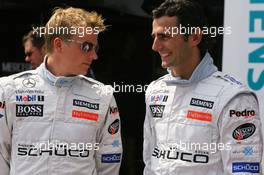 13.07.2006 Magny Cours, France,  Kimi Raikkonen (FIN), Räikkönen, McLaren Mercedes, with his new team-mate Pedro de la Rosa (ESP), McLaren Mercedes - Formula 1 World Championship, Rd 11, French Grand Prix, Thursday