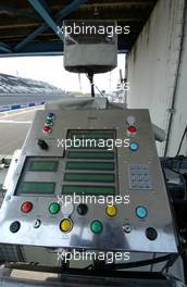 13.07.2006 Magny Cours, France,  Start procedure controller of Charlie Whiting - Formula 1 World Championship, Rd 11, French Grand Prix, Thursday