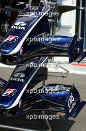 13.07.2006 Magny Cours, France,  Williams has different style front wings available - Formula 1 World Championship, Rd 11, French Grand Prix, Thursday