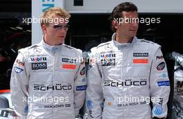 13.07.2006 Magny Cours, France,  Kimi Raikkonen (FIN), Team McLaren Mercedes, Portrait (left) and his new team mate Pedro de la Rosa (ESP), Team McLaren Mercedes, Portrait - Formula 1 World Championship, Rd 11, French Grand Prix, Thursday