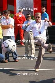 09.06.2006 Silverstone, England,  Mika Hakkinen (FIN) - Formula 1 World Championship, Rd 8, British Grand Prix, Friday