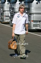 09.06.2006 Silverstone, England,  Nick Heidfeld (GER), BMW Sauber F1 Team, arrives at the circuit - Formula 1 World Championship, Rd 8, British Grand Prix, Friday