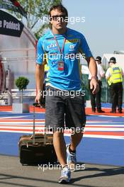 09.06.2006 Silverstone, England,  Fernando Alonso (ESP), Renault F1 Team, arrives at the circuit - Formula 1 World Championship, Rd 8, British Grand Prix, Friday