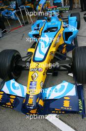 09.06.2006 Silverstone, England,  Giancarlo Fisichella (ITA), Renault F1 Team, R26 - Formula 1 World Championship, Rd 8, British Grand Prix, Friday