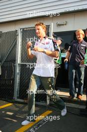 09.06.2006 Silverstone, England,  Jenson Button (GBR), Honda Racing F1 Team leaving drivers briefing - Formula 1 World Championship, Rd 8, British Grand Prix, Friday Practice